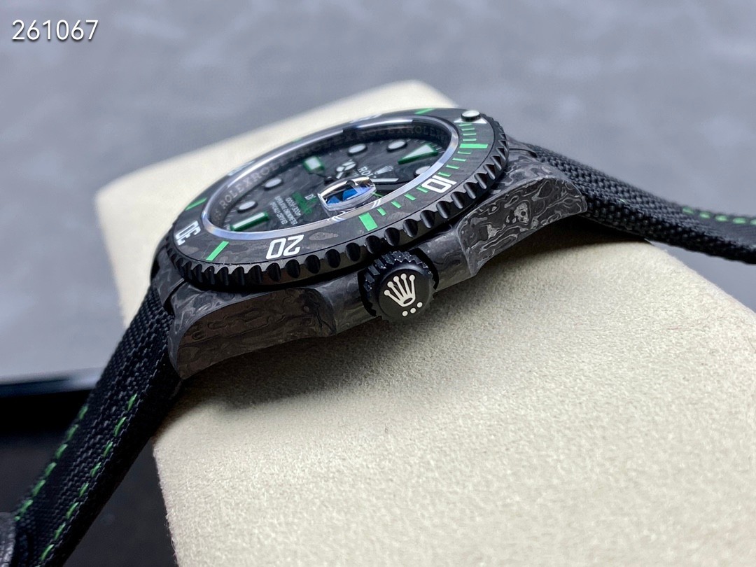超人気サブマリーナー DIWカーボンファイバー グリーン 40MM 【VS工場出品】69237bx[4]