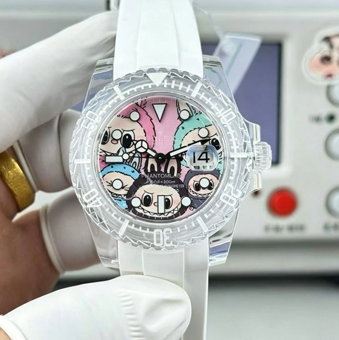 高透明度ROLEX サブマリーナ クリスタルケース × ラブラブ(Labubu)カスタム限定モデル