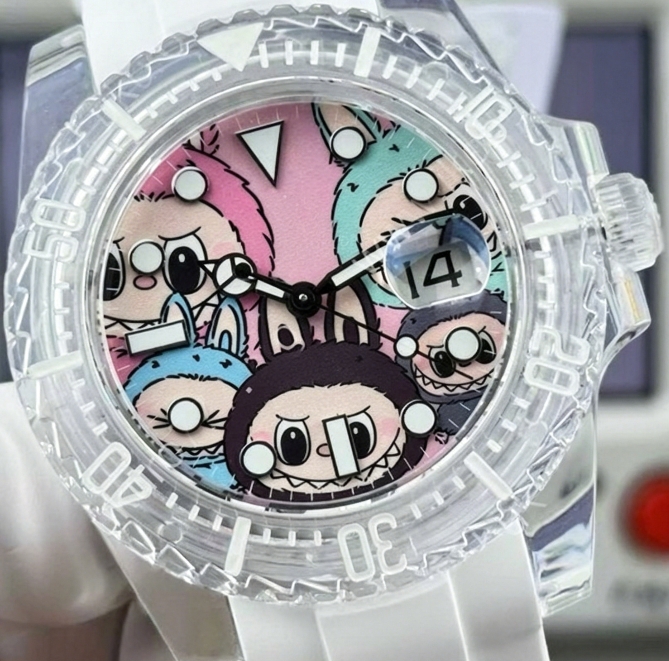 高透明度ROLEX サブマリーナ クリスタルケース × ラブラブ（Labubu）カスタム限定モデル[1]