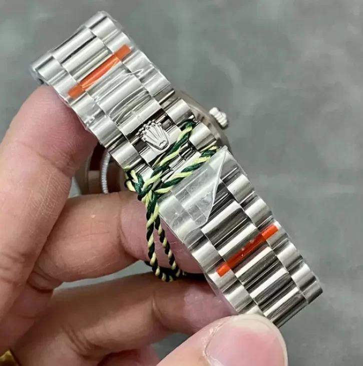 2023工場直売ロレックスコピーデイデイト M228236-0004 ブラック 40mm